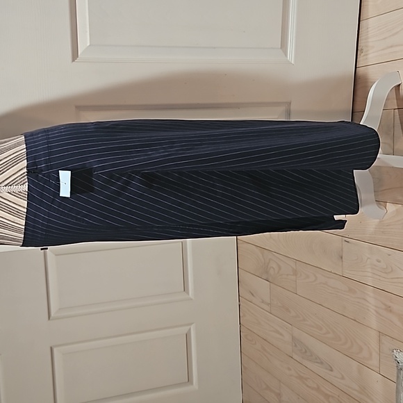 AUGUST 1 EIGHT Women Pin Stripe pattern Circle Asymmetrical cut Size S - Picture 9 of 16